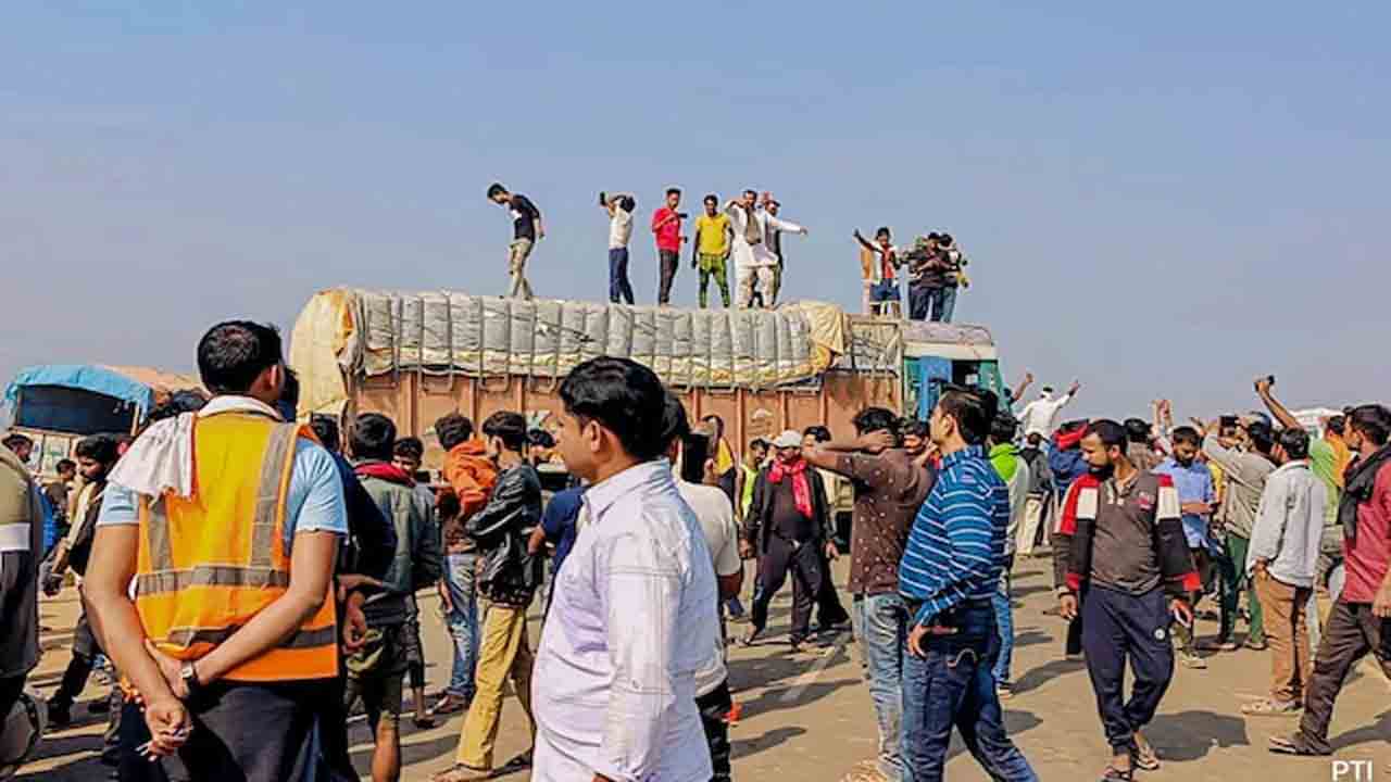 Truckers Protest | జైలు శిక్ష పెంచే కొత్త నేర చట్టానికి వ్యతిరేకంగా.. లారీ, బస్సు డ్రైవర్ల నిరసన