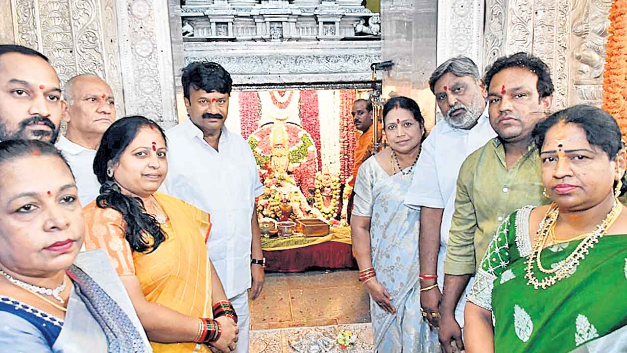 ప్రజలంతా సుఖ సంతోషాలతో ఉండాలి