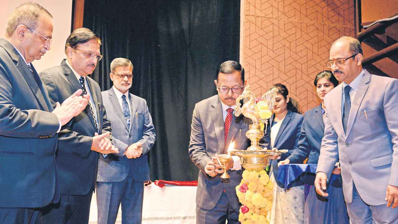 Supreme Court | భర్తతో భార్య ఎలా ఉండాలో కోర్టులకెందుకు?: సుప్రీంకోర్టు న్యాయమూర్తులు