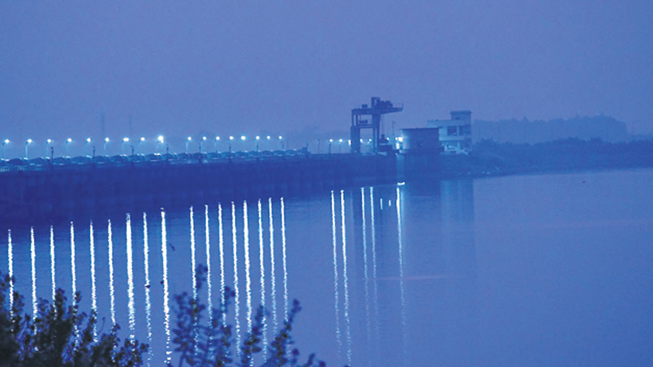 నీల వర్ణం.. మానేరు జలాశయం