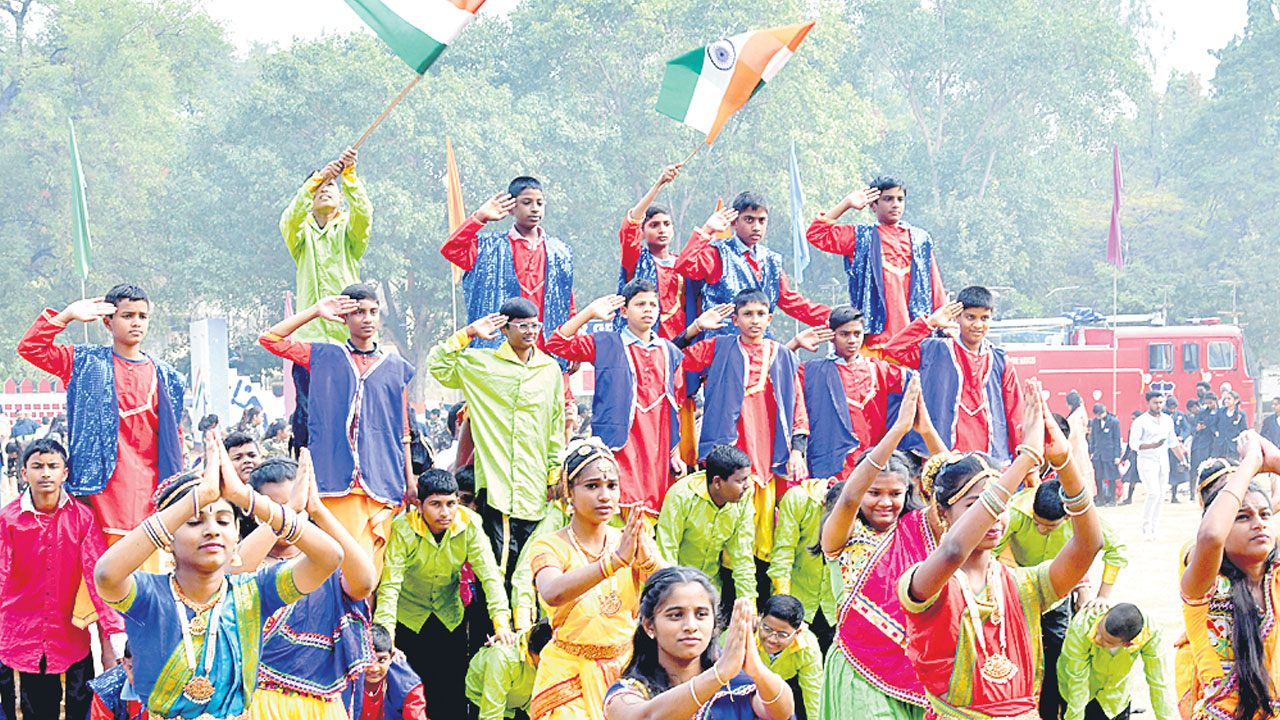 గణంగా.. తిరంగా