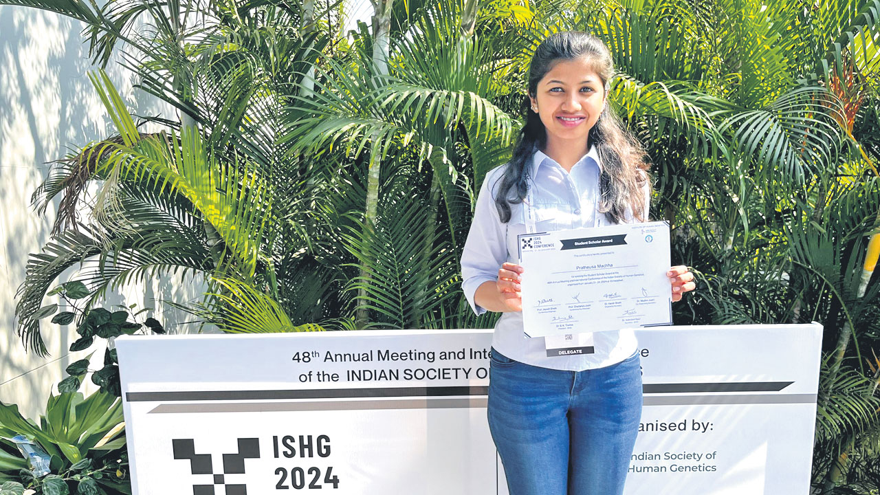 సీసీఎంబీ రీసెర్చ్‌ స్కాలర్‌కు అవార్డు