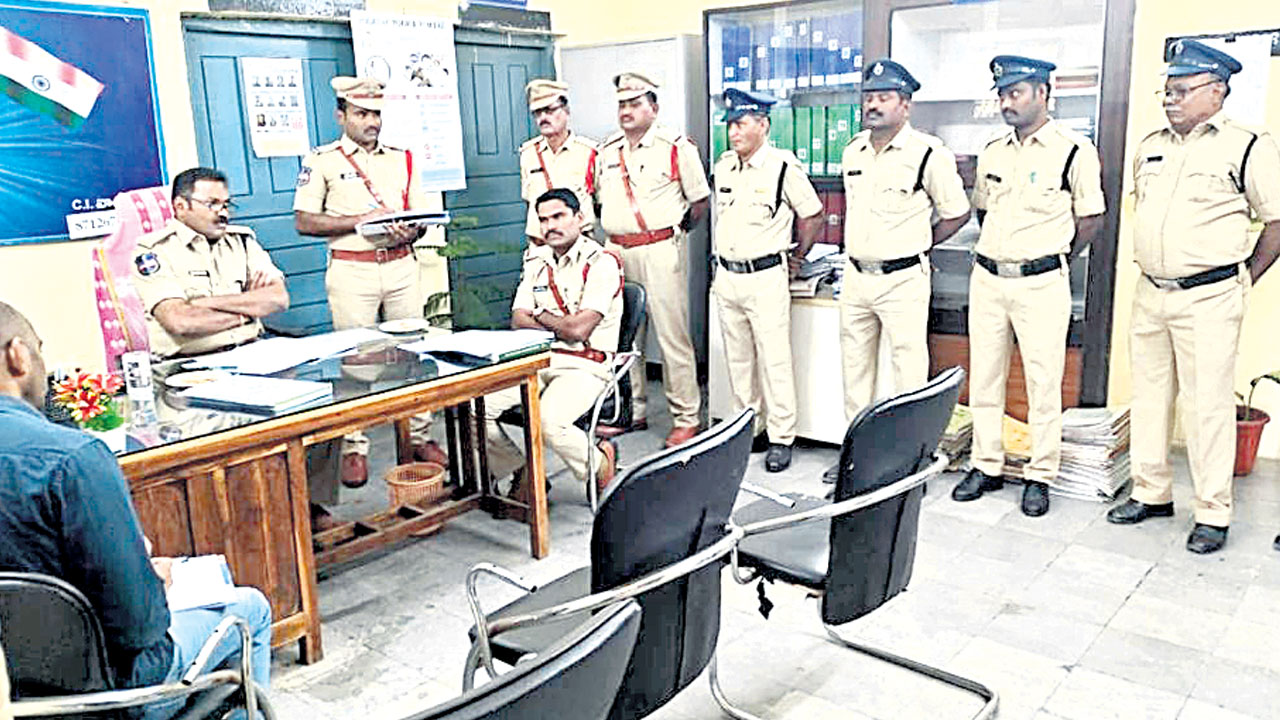 విధులపై అప్రమత్తంగా ఉండాలి