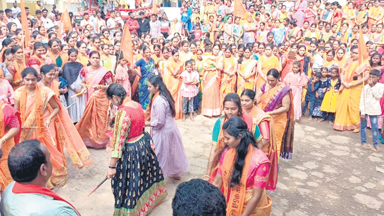 ఊరూరా రామనామం..