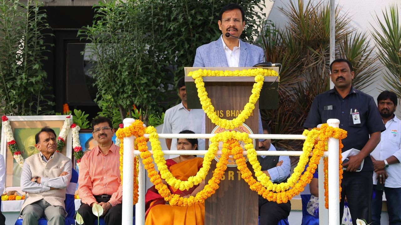 TSRTC | గుడ్‌న్యూస్‌ చెప్పిన ఆర్టీసీ ఎండీ.. 2,375 బస్సులు అందుబాటులోకి తేనున్నట్లు ప్రకటన..!