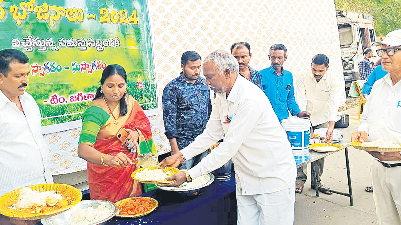 ఆర్టీసీలో వనభోజనం