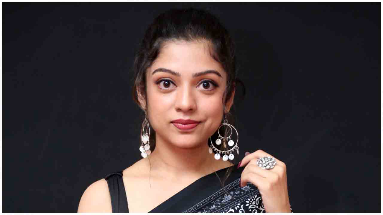 Varsha Bollamma | ఊరు పేరు భైరవకోన మూవీ ట్రైలర్ లాంచ్ ఈవెంట్‌లో వర్ష బొల్లమ్మ..