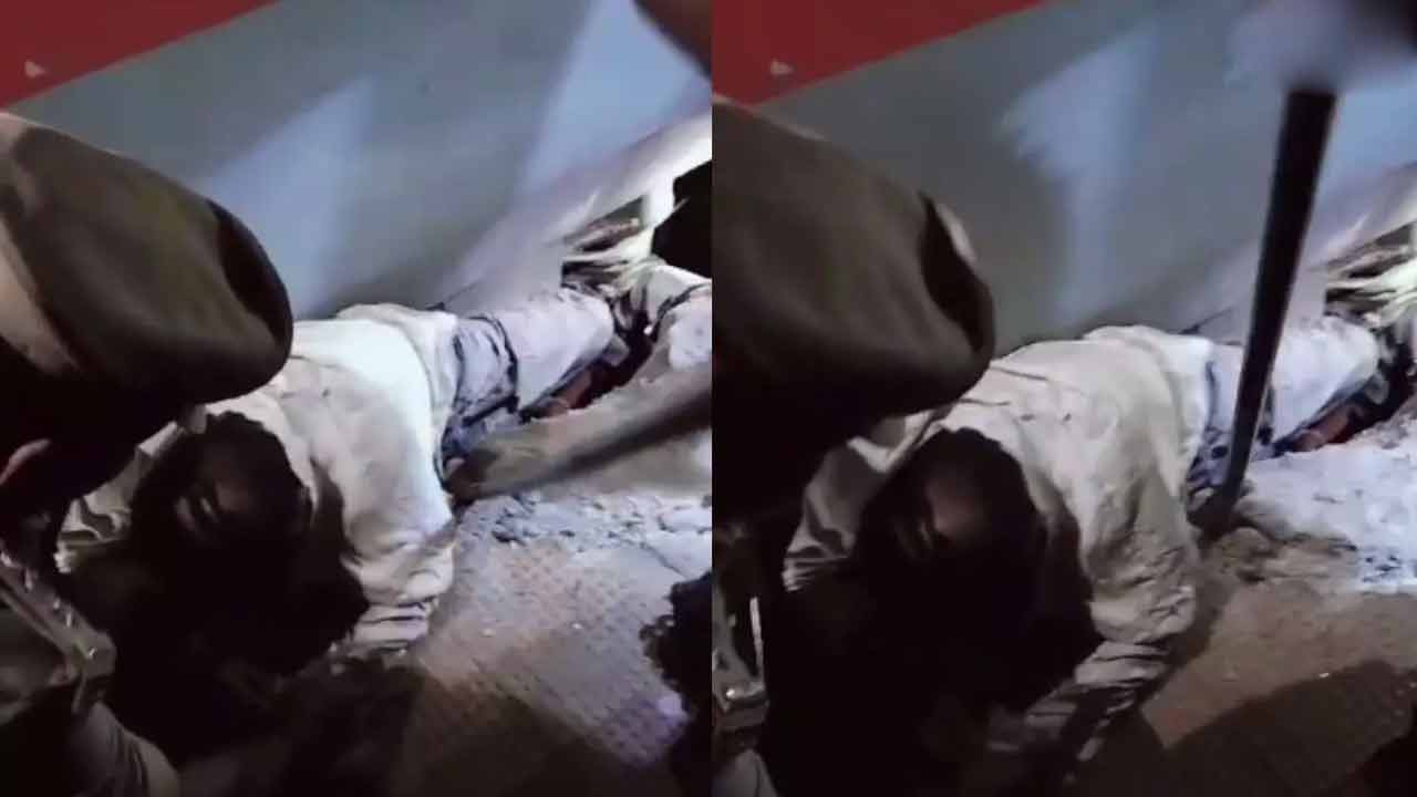 Vikarabad | రైలు-ప్లాట్‌ఫామ్‌ మధ్య ఇరుక్కుపోయిన ప్రయాణికుడు..