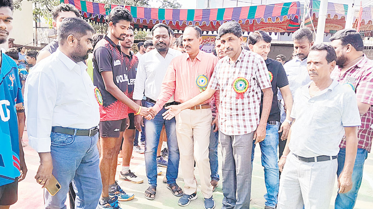 ఉమ్మడి జిల్లా వాలీబాల్‌ టోర్నీ ప్రారంభం