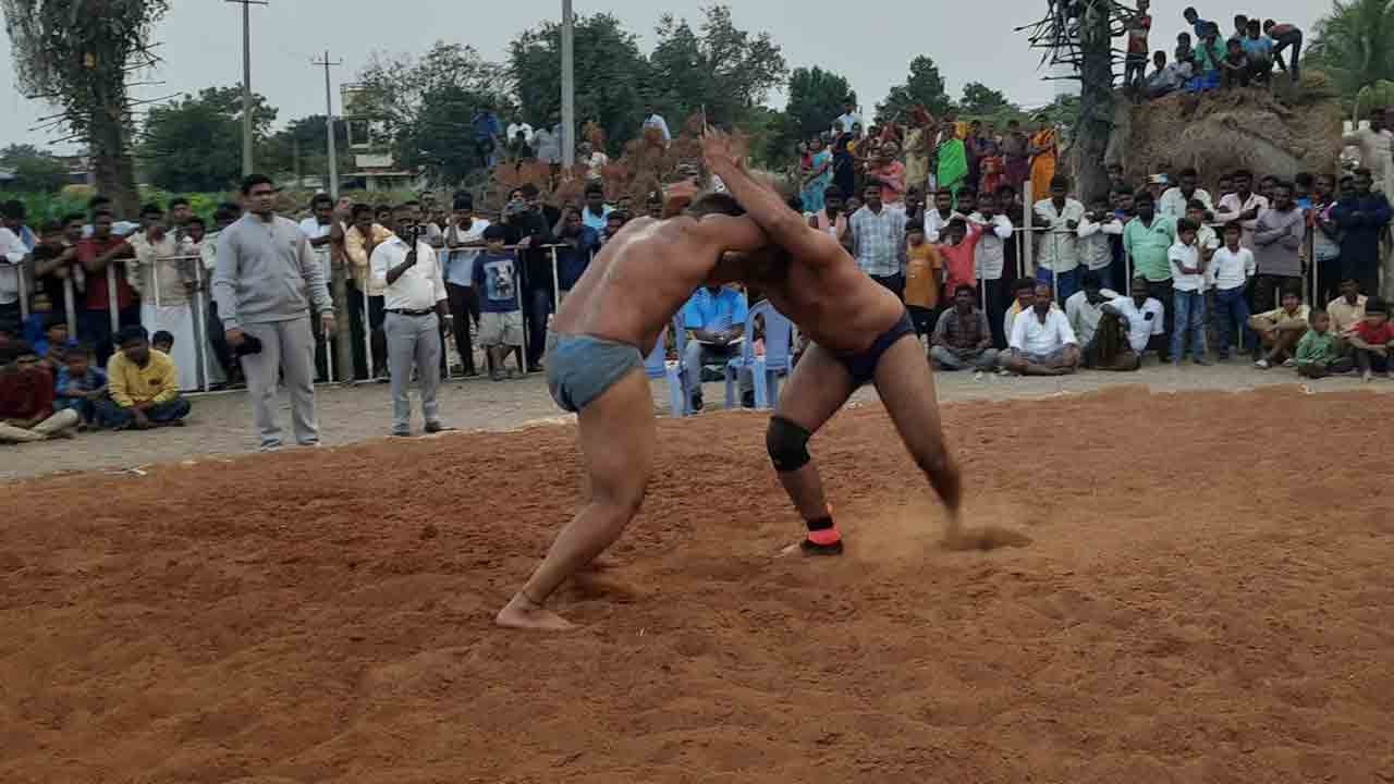 Wrestling Competition | హోరా హోరీగా కుస్తీ పోటీలు.. పాల్గొన్న 32 మంది మల్ల యోధులు..!