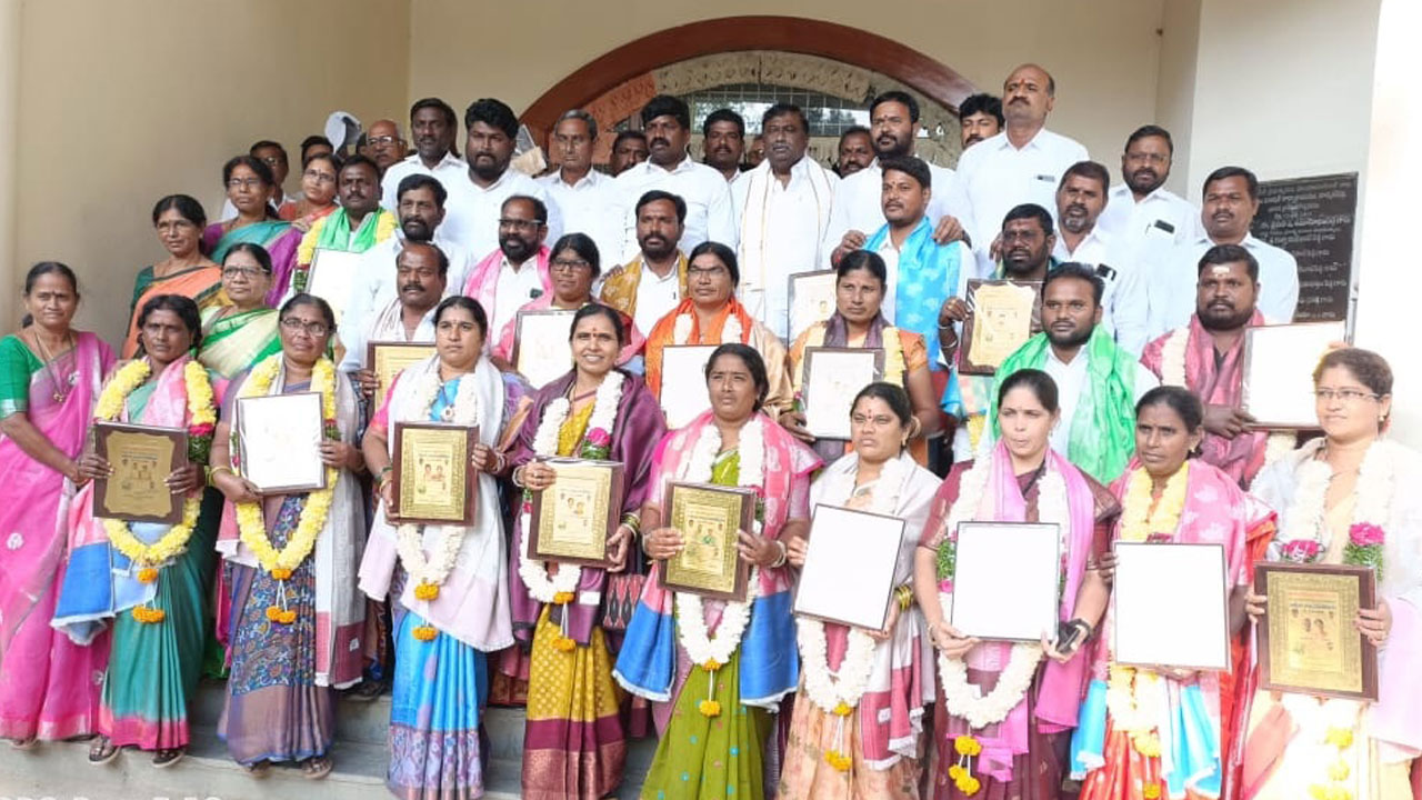 ప్రభుత్వ భూములను కాపాడాలి