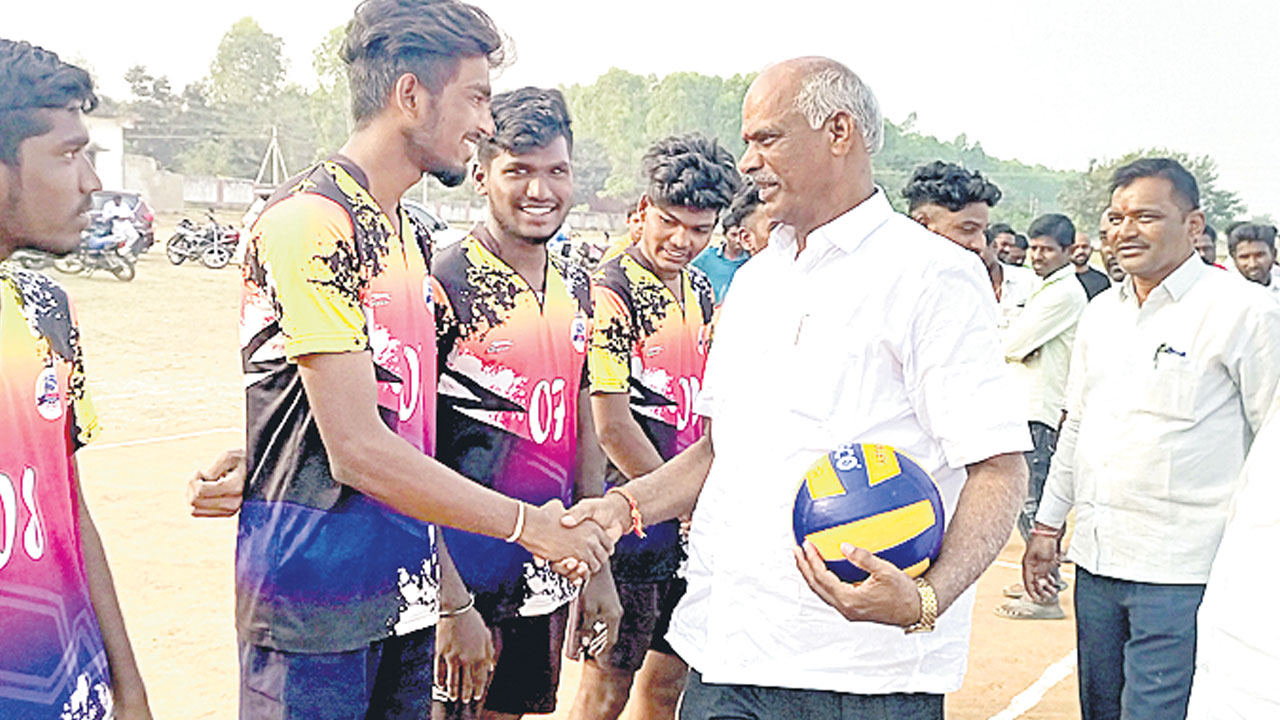 క్రీడాస్ఫూర్తితో ఆడాలి