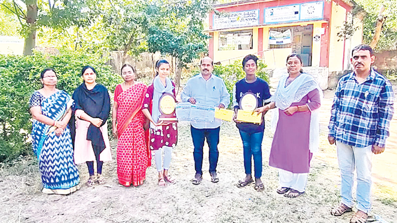 జాతీయ స్థాయి ‘కళోత్సవ్‌’కు ముత్యంపల్లి విద్యార్థులు