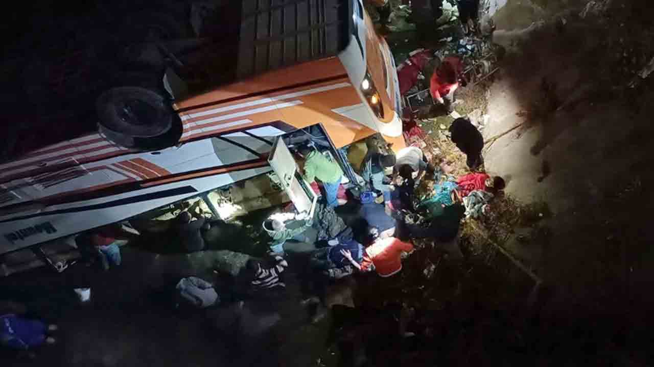 Road Accident | నేపాల్‌లో ఘోర రోడ్డు ప్ర‌మాదం.. 12 మంది దుర్మ‌ర‌ణం