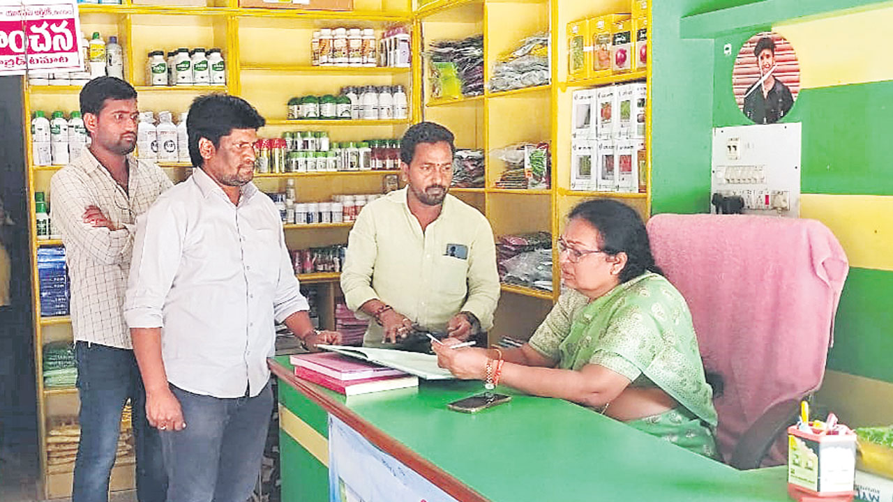 ఎరువుల కొనుగోలు రసీదు తప్పకుండా ఇవ్వాలి