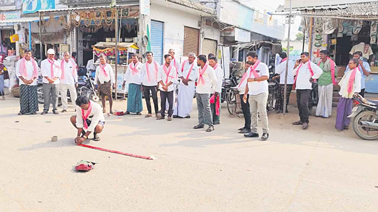 BRS | బీఆర్ఎస్పైనే విశ్వాసం.. మున్సిపాలిటీల్లో వీగిపోతున్న కాంగ్రెస్ అవిశ్వాస తీర్మానాలు
