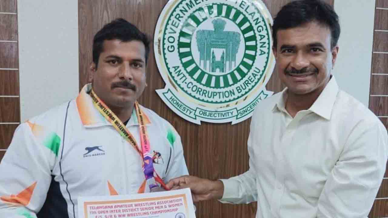 హోంగార్డుకు స్వర్ణం