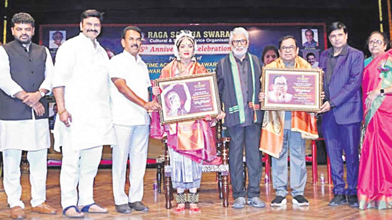 హాస్యనటుడు బ్రహ్మానందానికి