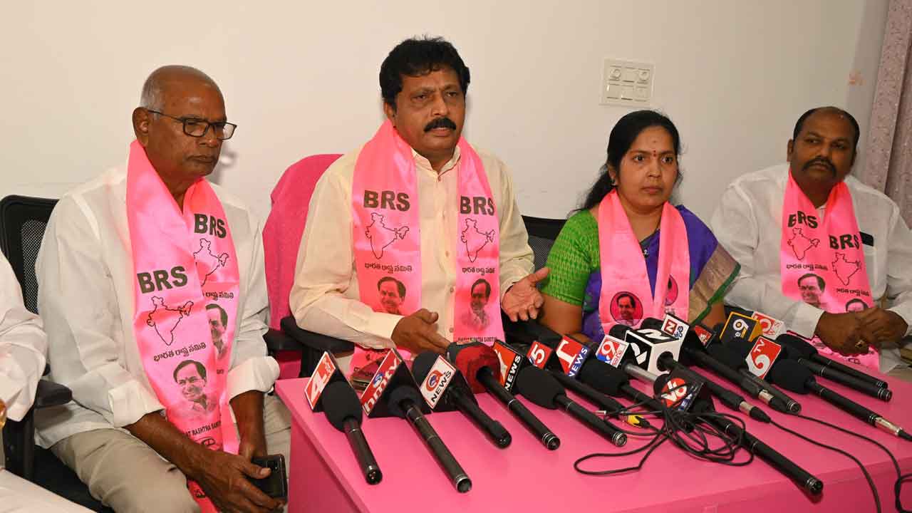 Komati Reddy | మంత్రి కోమటిరెడ్డి ఒళ్లు దగ్గరపెట్టుకుని ప్రవర్తించాలి : ఎంపీ లింగయ్య యాదవ్‌