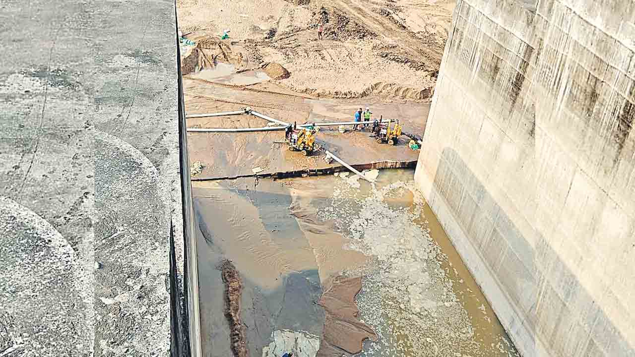 Medigadda Barrage | మేడిగడ్డపై ఎందుకింత జాప్యం?.. విచారణ పేరుతో కాలయాపన చేస్తున్న ప్రభుత్వం!