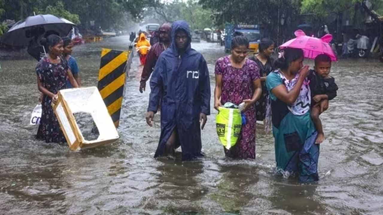 Tamil Nadu | తమిళనాడులో కుండపోతగా వర్షం.. జలమయమైన చెన్నై