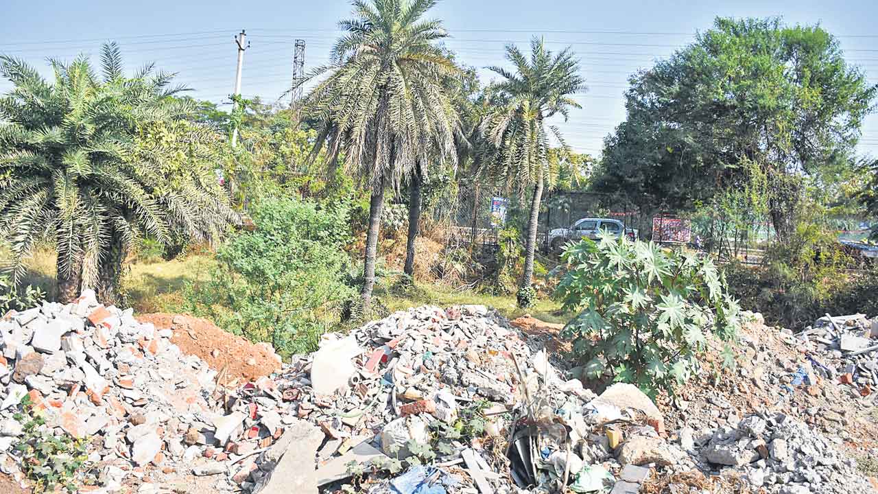 Chandana Cheruvu | చందన చెరువు శిఖం ఫలహారం.. 50 కోట్ల విలువైన 36 గుంటల కబ్జాకు స్కెచ్‌