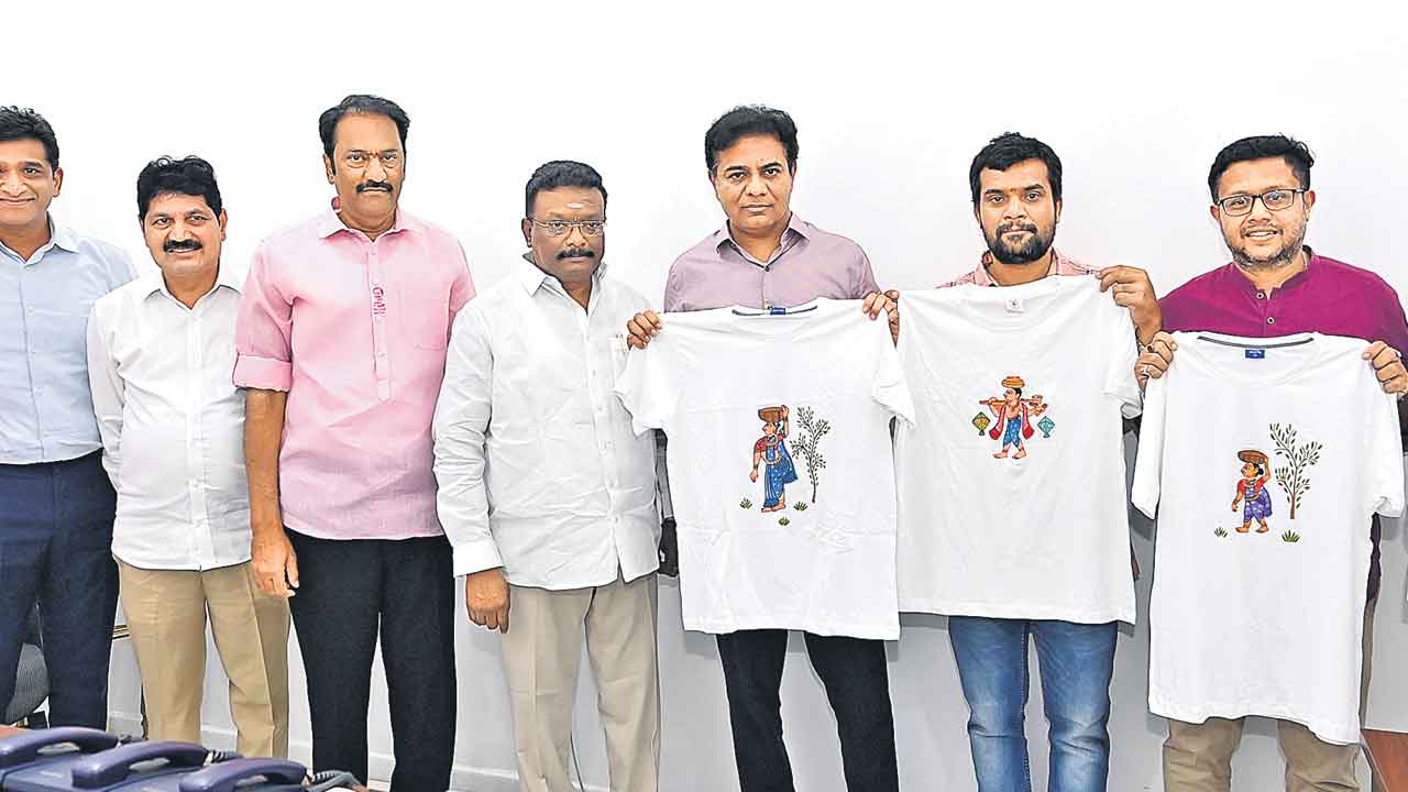 చేర్యాల పెయింటింగ్‌ కళాకారులకు కేటీఆర్‌ అభినందనలు