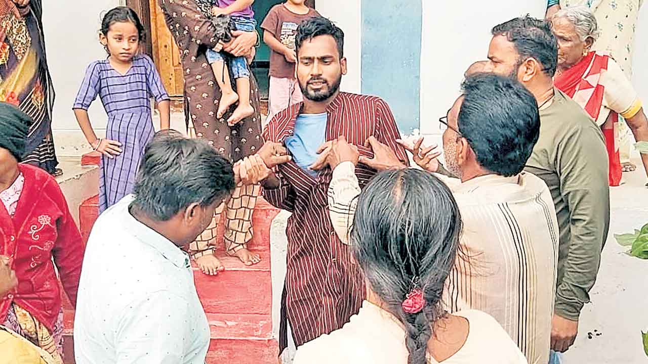 రూ. 9లక్షలకు ముగ్గురు పిల్లలను అమ్మకానికి పెట్టిన కన్నతండ్రి