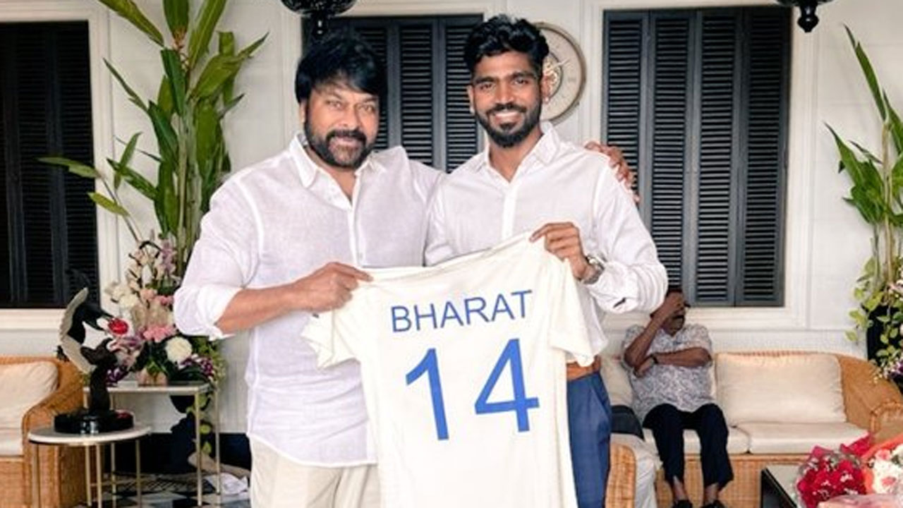 Chiranjeevi | చిరంజీవికి జెర్సీ కానుకగా ఇచ్చిన కేఎస్‌ భరత్‌