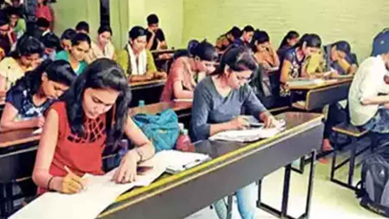 100% జాబ్‌ గ్యారెంటీ అంటూ ప్రకటనలొద్దు