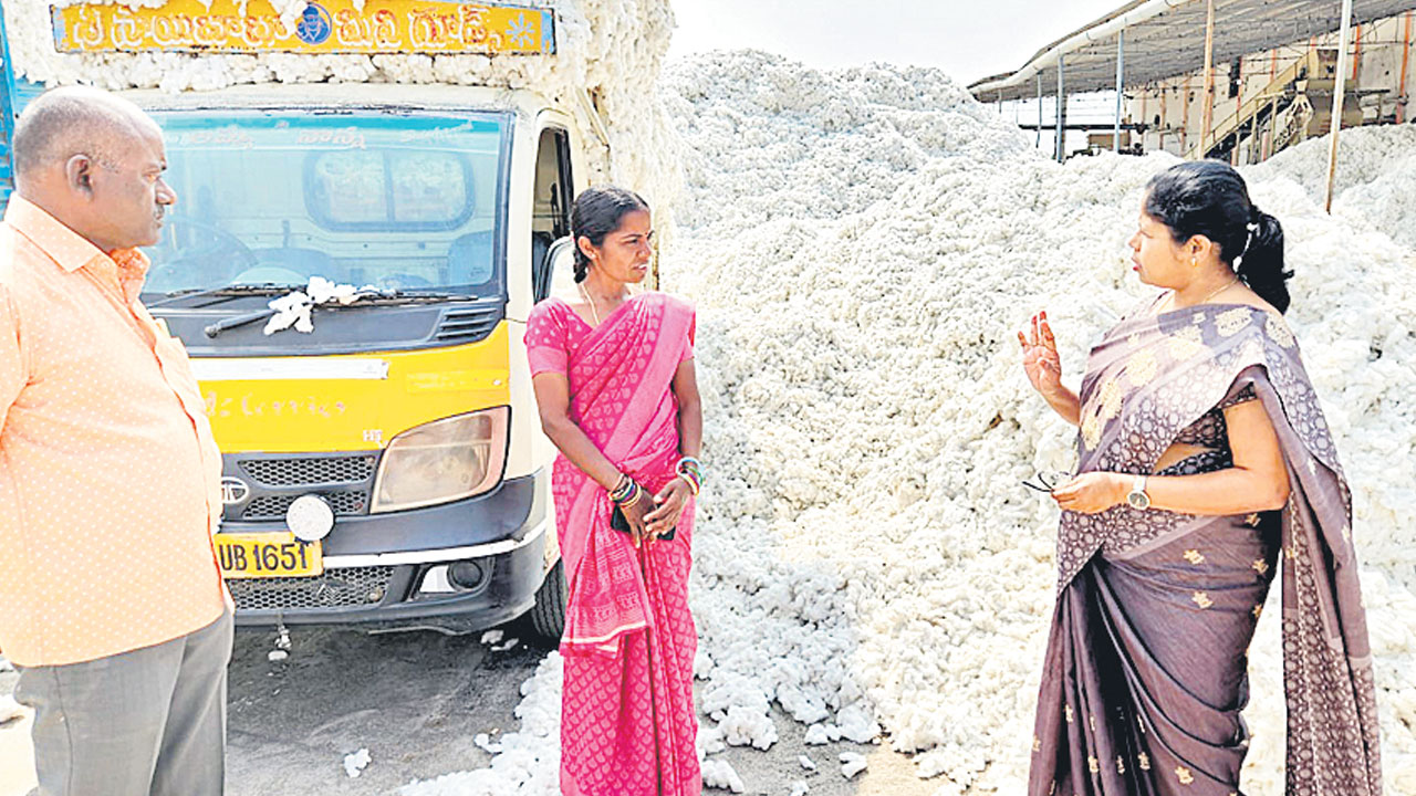 పత్తి కొనుగోళ్లకు సీసీఐ బ్రేక్‌