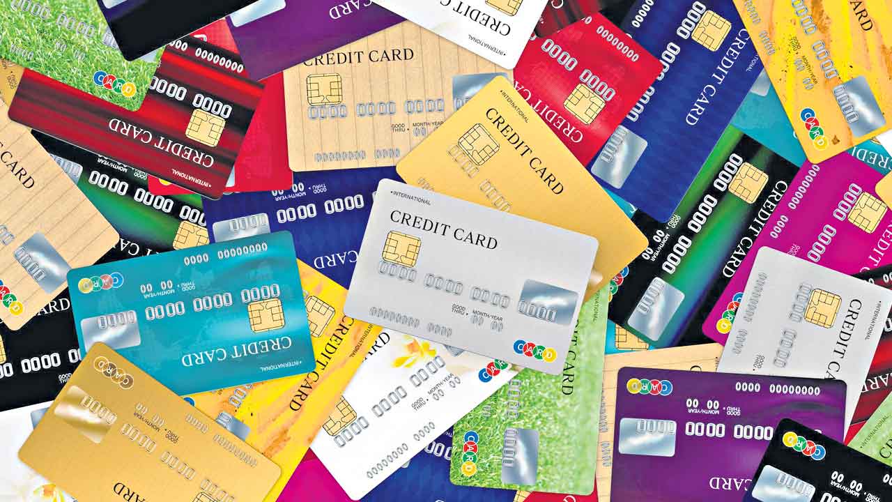 Credit Card | వద్దన్నా క్రెడిట్‌ కార్డు.. వాడకున్నా బిల్లు.. సామాన్యుడి నడ్డివిరుస్తున్న బ్యాంకులు