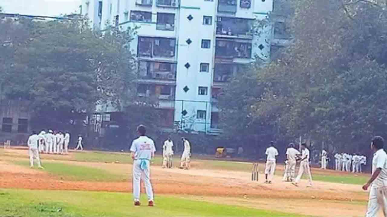 cricketer dies | క్రికెట్‌ బాల్‌ తగిలి వ్యాపారవేత్త మృతి.. ముంబైలో దారుణం