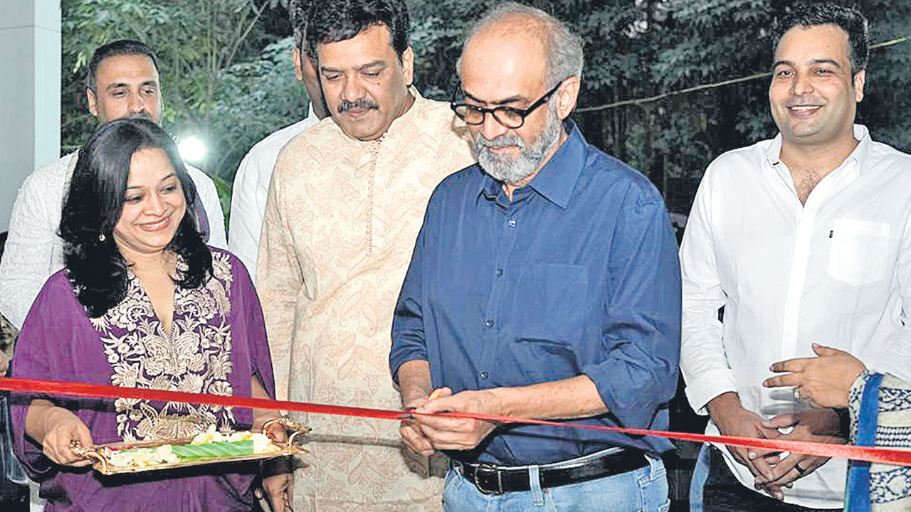 ఆకట్టుకుంటున్న హెచ్‌యూఈ ఎగ్జిబిషన్‌