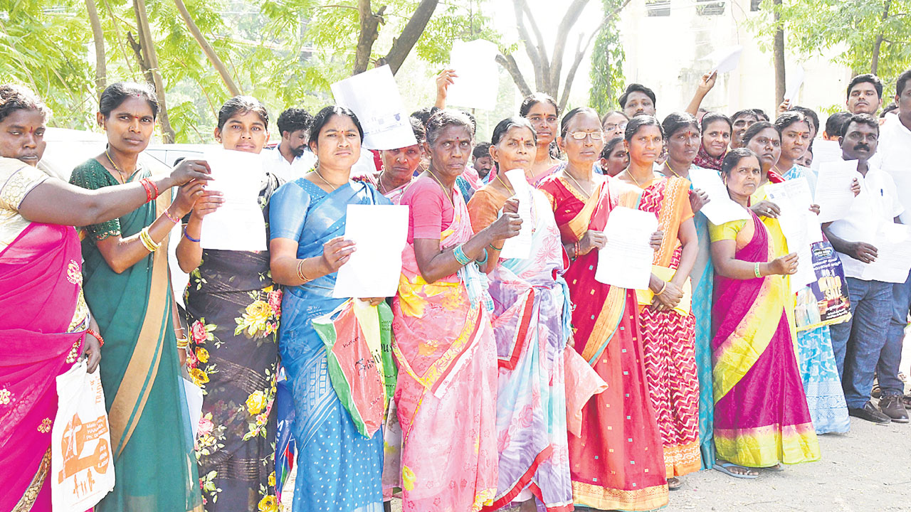 రెందళితబంధు డో విడుత ఇవ్వండి