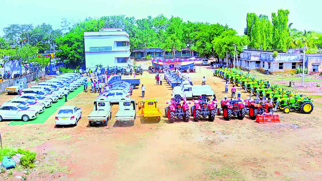 దరఖాస్తులు పెండింగ్‌ లబ్ధిదారులు వెయిటింగ్‌