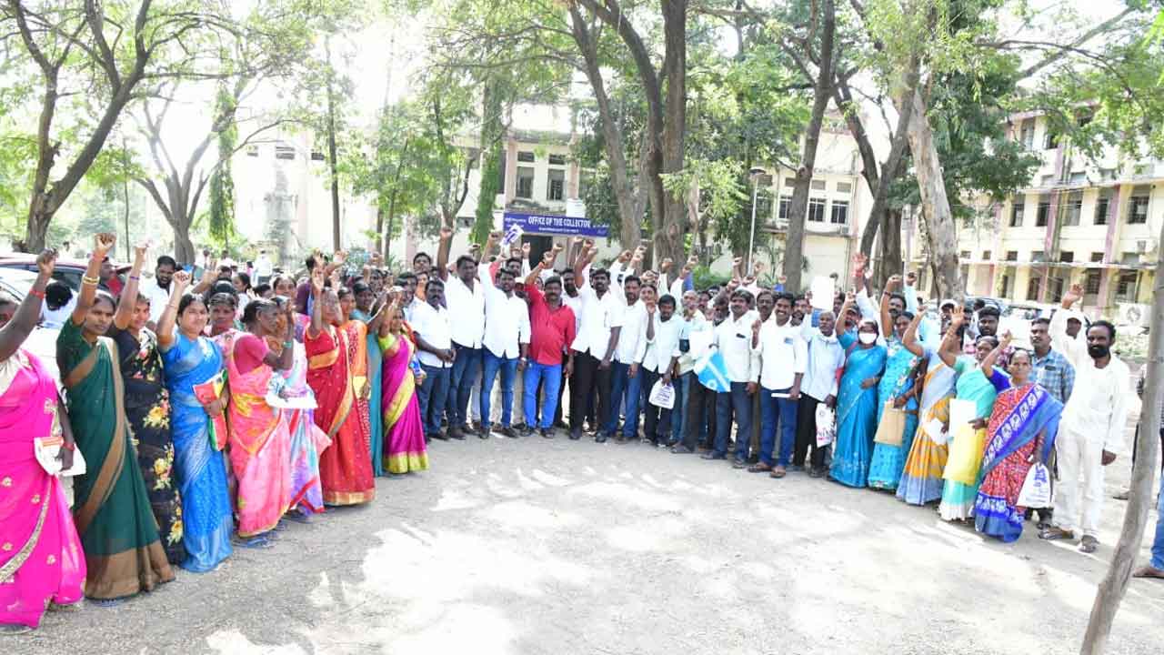 Karimnagar | ద‌ళితబంధు రెండో విడుత నిధులు విడుద‌ల చేయాలని ల‌బ్ధిదారుల ఆందోళన