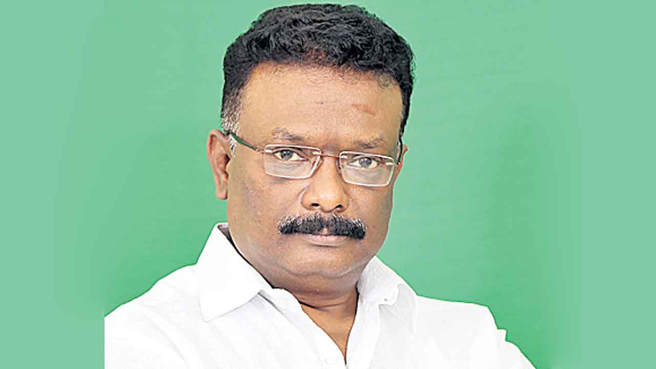 వర్సిటీ భూములతో ‘రియల్‌’ వ్యాపారమా?