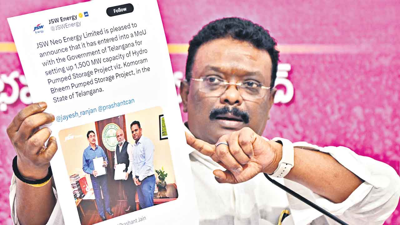 ఢిల్లీలో కుస్తీ.. హైదరాబాద్‌లో దోస్తీ