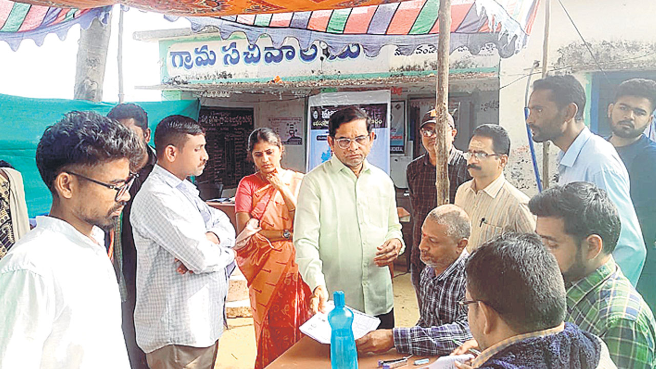 పథకాలను సద్వినియోగం చేసుకోవాలి