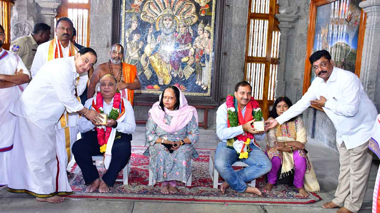 DGP Ravigupta | యాదగిరిగుట్ట లక్ష్మీ నరసింహ స్వామిని దర్శించుకున్న డీజీపీ రవిగుప్తా