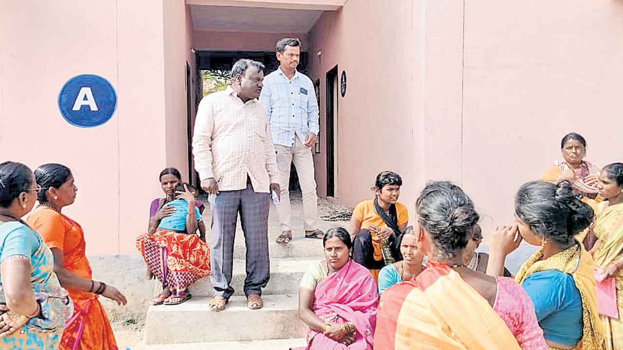 Double Bedroom Scheme | డబుల్‌ ఇండ్లు ఎందుకివ్వరు?.. ఎంపిక చేసినా కేటాయించకపోవడంపై ప్రజల ఆగ్రహం