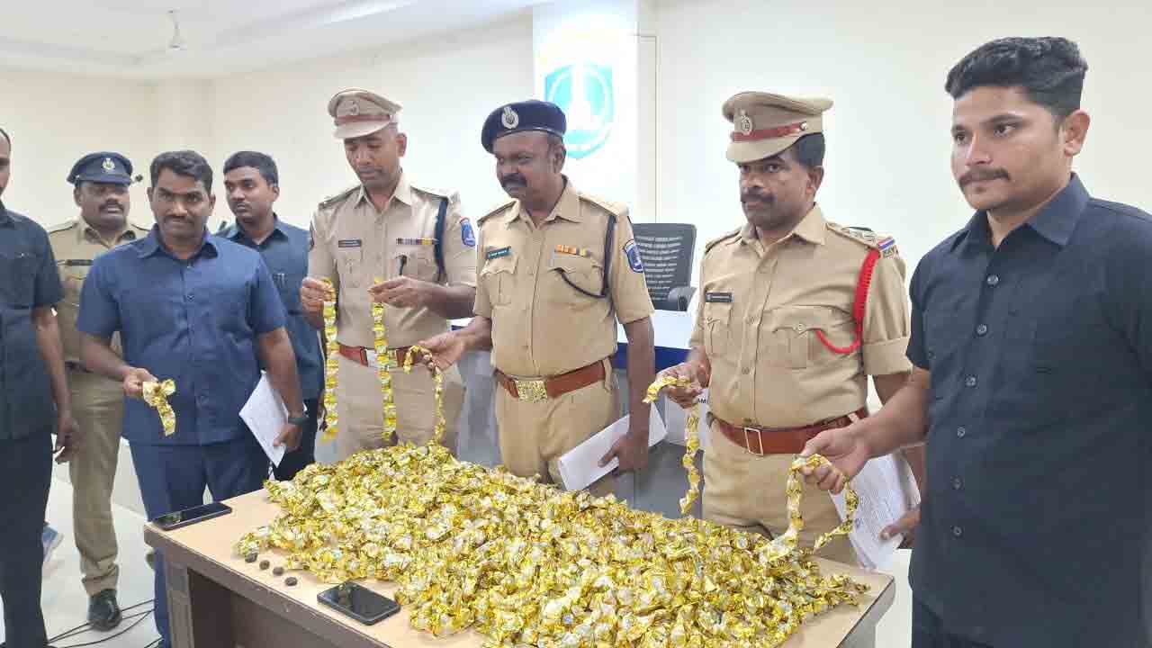 Ganja Chocolates | శభాష్‌ హెచ్‌ఎం.. గంజాయి చాక్లెట్ల గుట్టురట్టు చేసిన హెడ్‌మాస్టర్‌ నాయక్‌