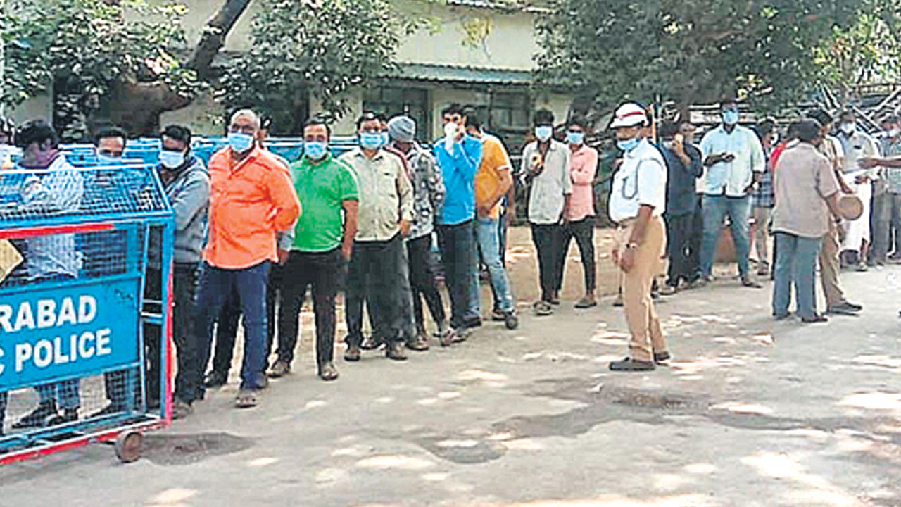 తాగారు..ఊదారు..