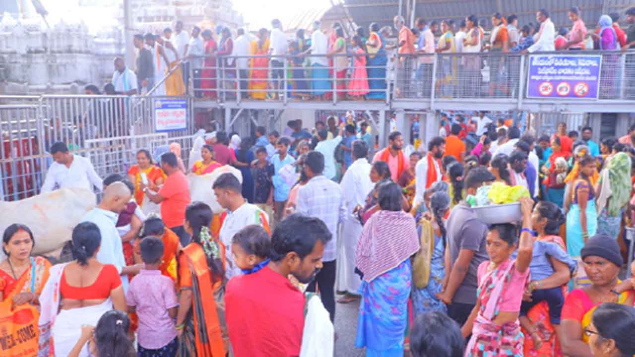 Vemulawada Temple | వేములవాడ రాజన్న ఆలయంలో పెరిగిన భక్తుల రద్దీ