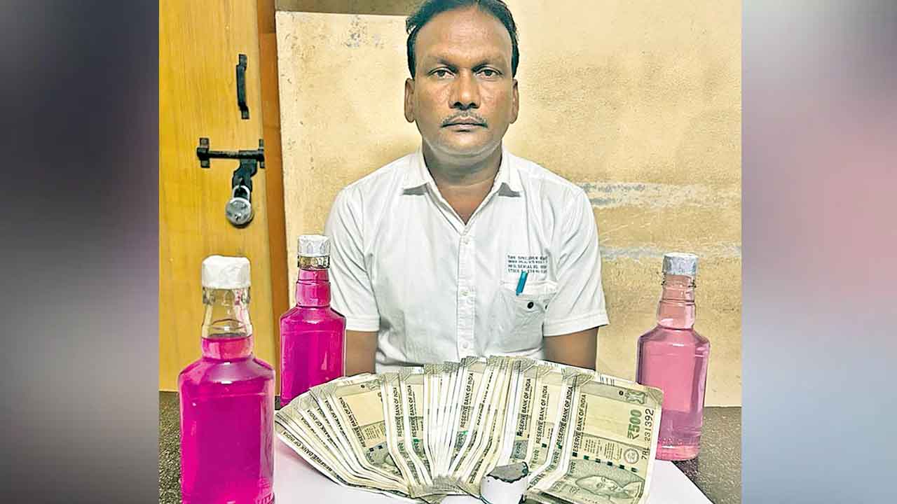 కరెంటు స్తంభం తొలగింపునకు 1.35 లక్షల లంచం