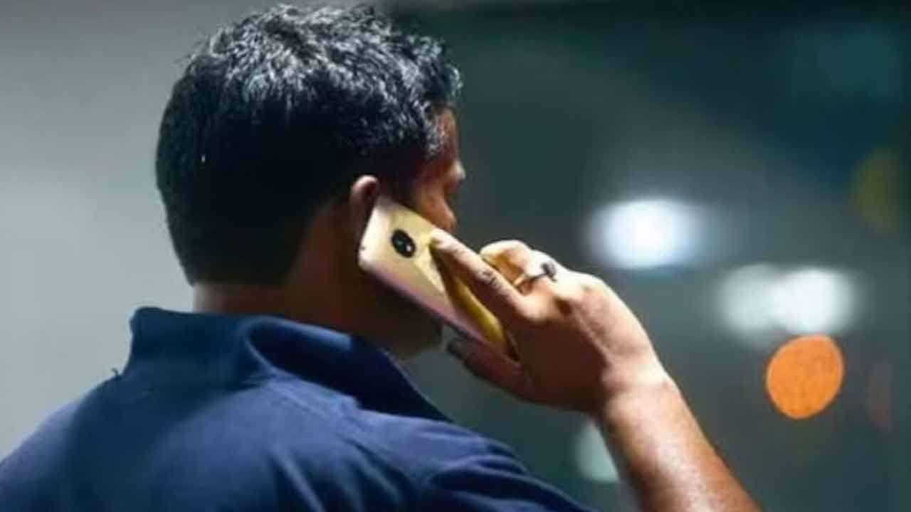 Fake Calls | గుర్తు తెలియని నంబర్లతో వచ్చే మోసపూరిత కాల్స్‌ పట్ల జాగ్రత్త.. యూజర్లకు కేంద్రం హెచ్చరిక