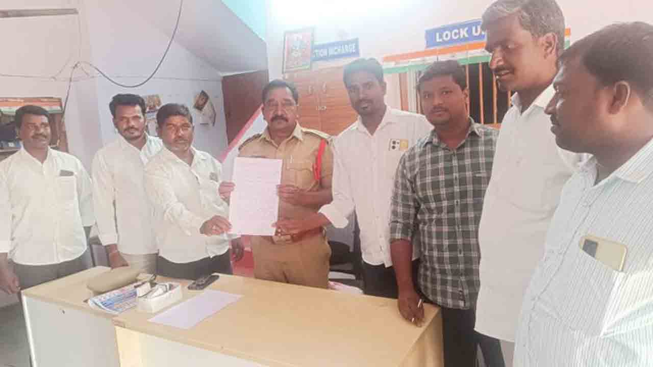 Kodangal | కాంగ్రెస్ నాయ‌కుల అత్యుత్సాహం.. రైతుబంధు రాలేద‌ని నిల‌దీసిన రైతుపై పోలీసుల‌కు ఫిర్యాదు