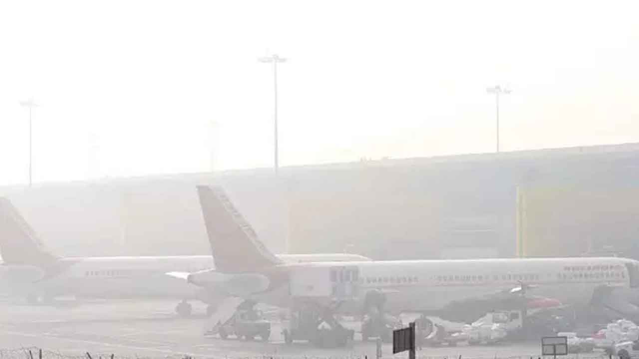 బెంగళూరులో విమానాల రాకపోకలకు అంతరాయం