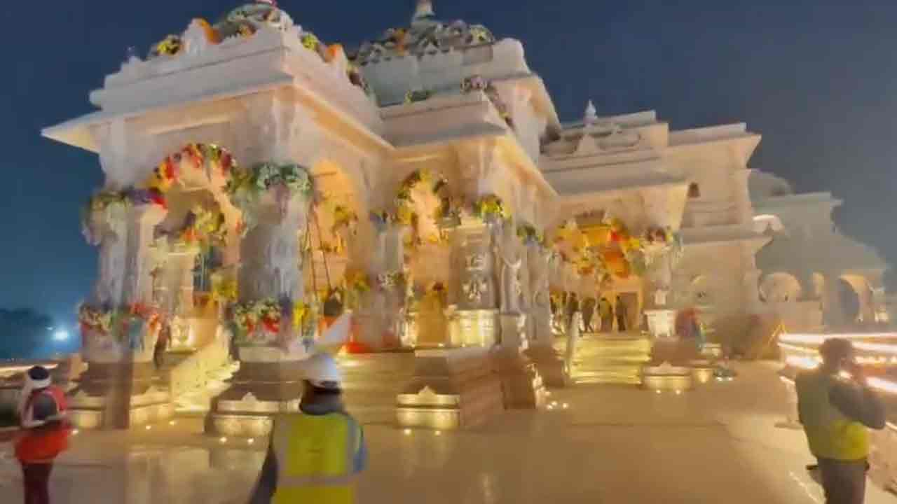 Ayodhya Ram Temple: పూల బొకేలతో కళకళలాడుతన్న అయోధ్య గుడి.. వీడియోలు